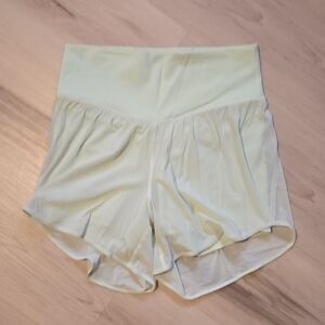 Lululemon High-Rise Yoga Short 3.5", Kohlrabi Green, Size 6